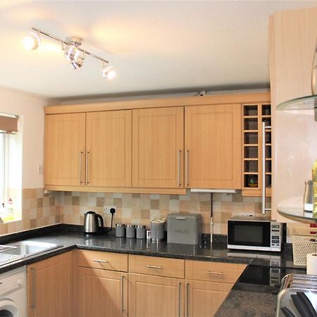 Homely And Budget Friendly 3 Bed House Sleeps 6 Free Parking! Мілтон-Кінз Екстер'єр фото