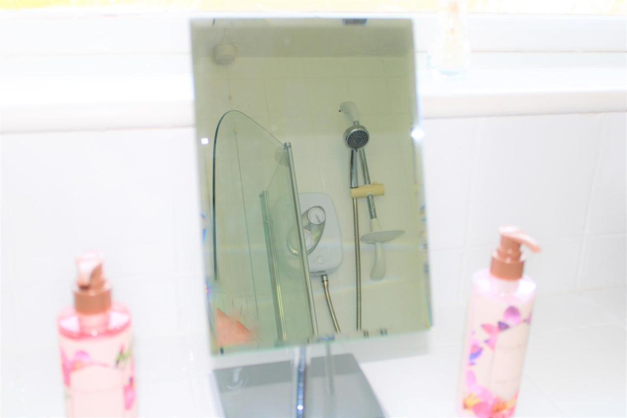 Homely And Budget Friendly 3 Bed House Sleeps 6 Free Parking! Мілтон-Кінз Екстер'єр фото