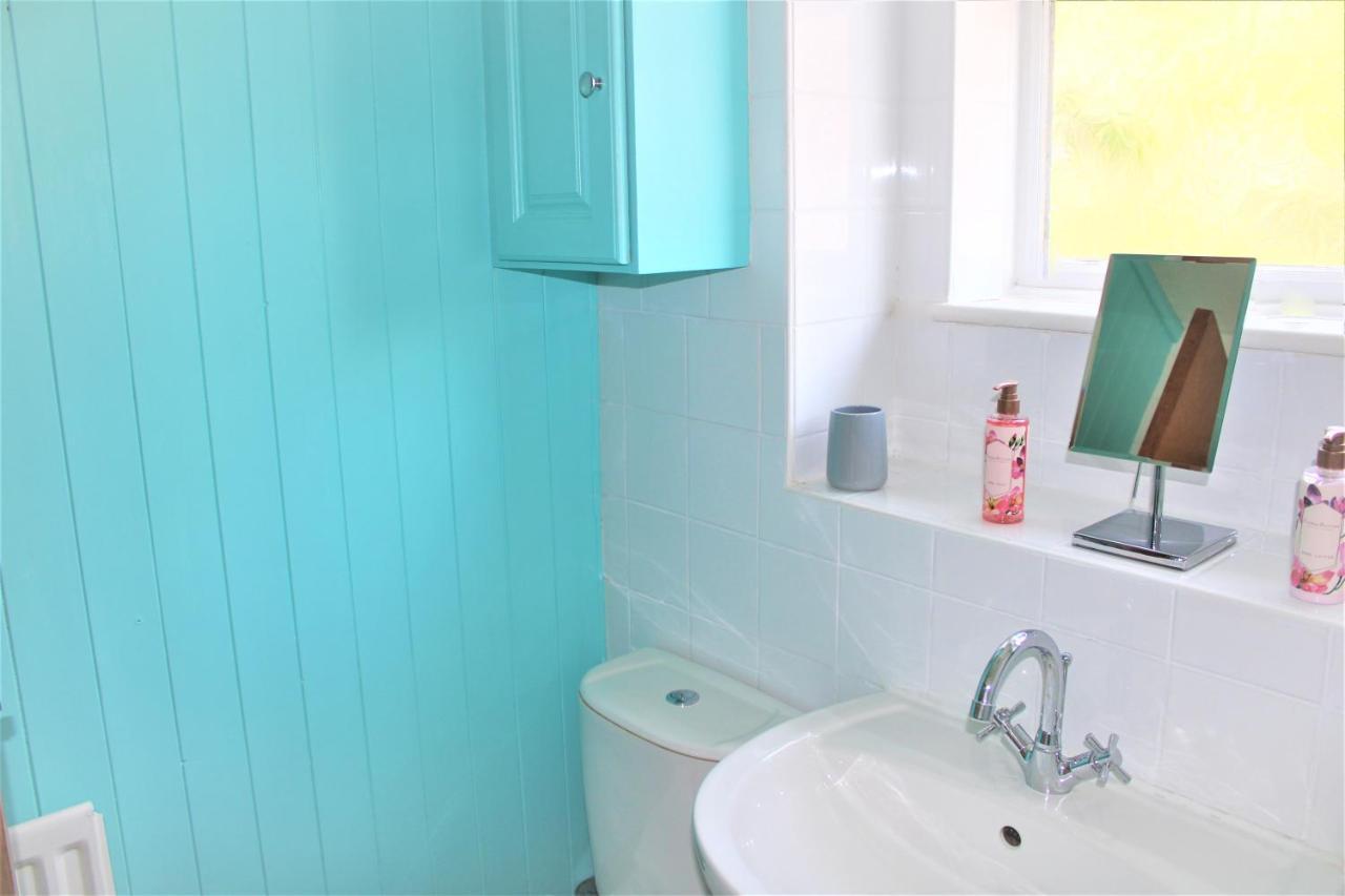 Homely And Budget Friendly 3 Bed House Sleeps 6 Free Parking! Мілтон-Кінз Екстер'єр фото