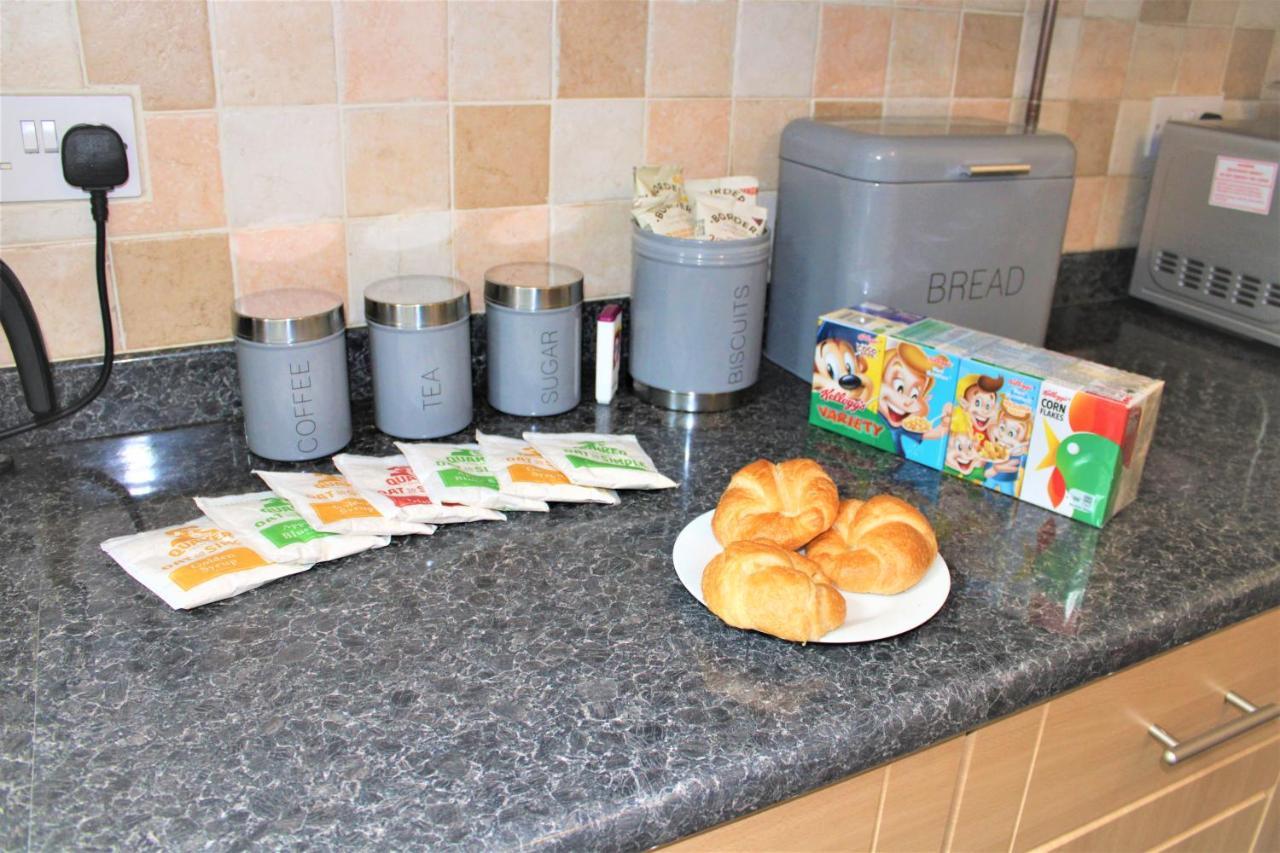 Homely And Budget Friendly 3 Bed House Sleeps 6 Free Parking! Мілтон-Кінз Екстер'єр фото