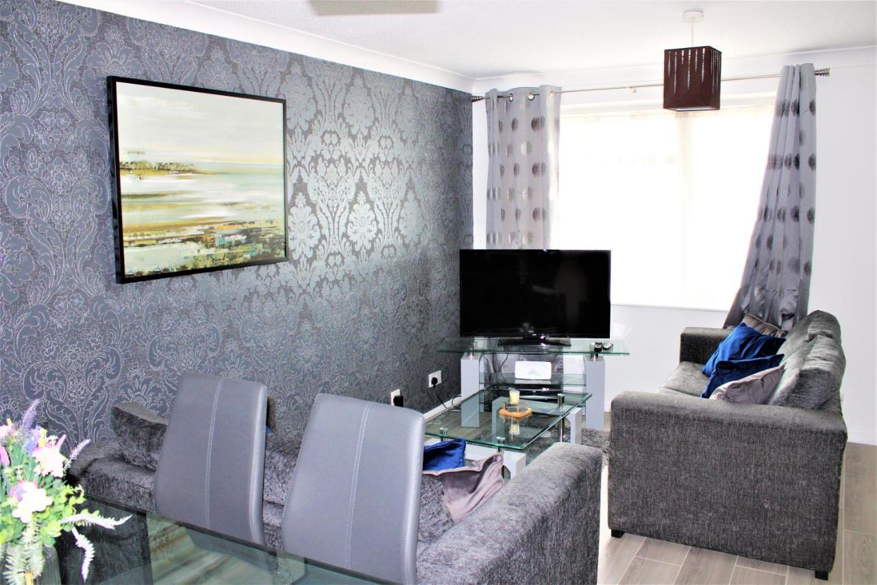 Homely And Budget Friendly 3 Bed House Sleeps 6 Free Parking! Мілтон-Кінз Екстер'єр фото